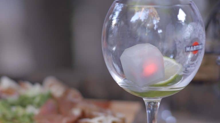 Smart cube: le glaçon connecté qui appelle le serveur à votre place