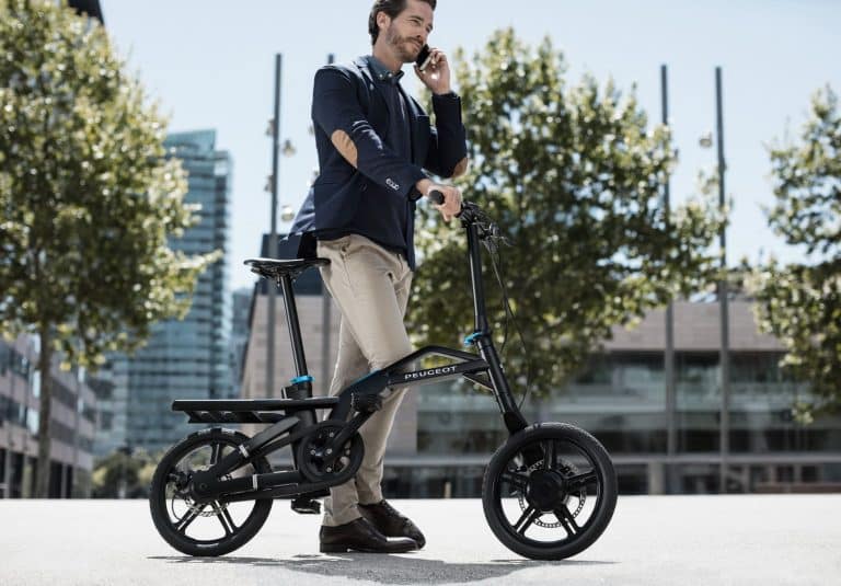 Peugeot EF01 : le vélo à la fois pliable, connecté et électrique