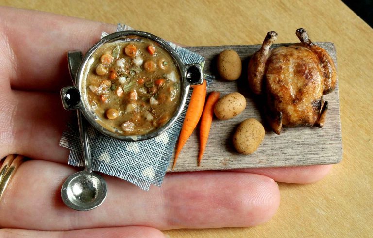 Les sculptures miniatures à croquer de Kim Clough