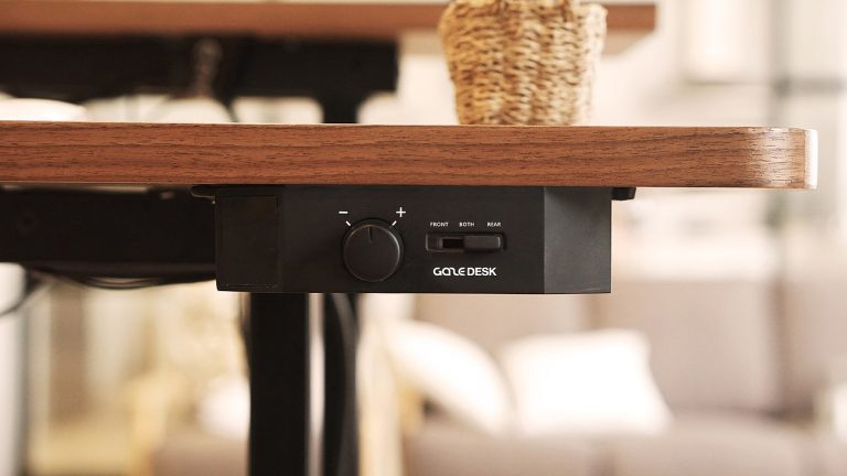 Gaze desk, le bureau intelligent pour travailler aussi bien debout qu’assis