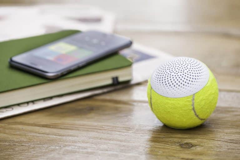 Hearo : les balles de tennis venant de tournoi professionnel transformées en haut-parleur sans fil