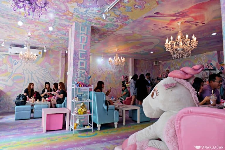 Unicorn café : retomber en enfance dans ce bar à licorne en Thaïlande