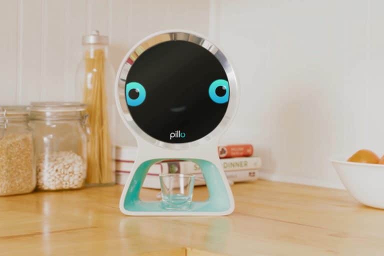 Pillo : le robot intelligent, distributeur de médicaments