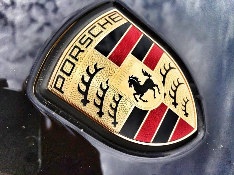 Porsche : 200 millions d&rsquo;euros dans les services numériques