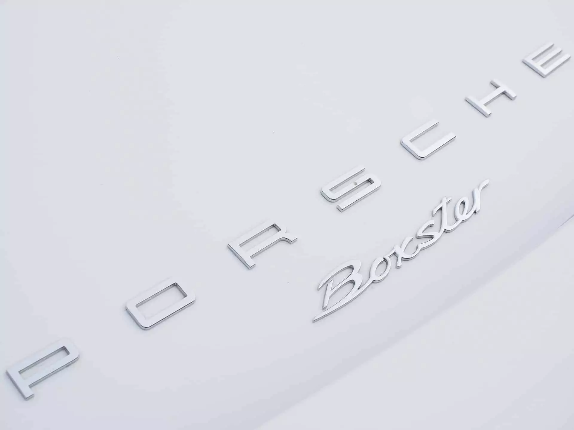 Porsche : 200 millions d'euros pour le développement des services numériques-1