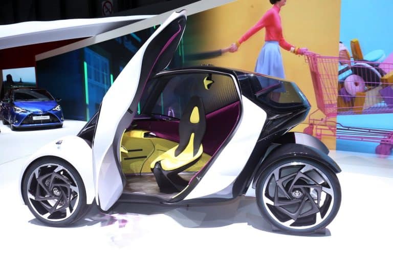 Toyota i-TRIL : une auto sans pédales en 2030