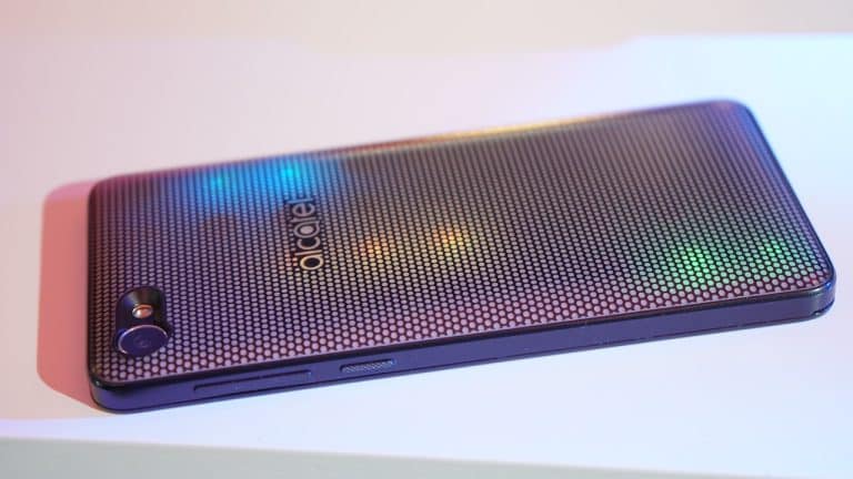 Alcatel A5 LED avec sa coque interactive