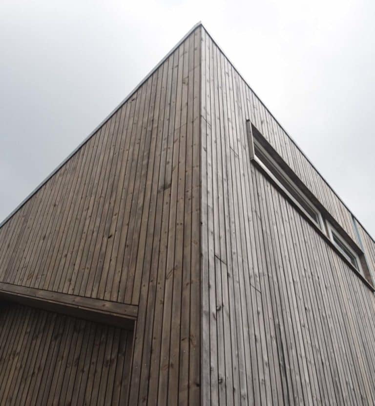 Une maison biologique construite à partir de déchets agricoles recyclés