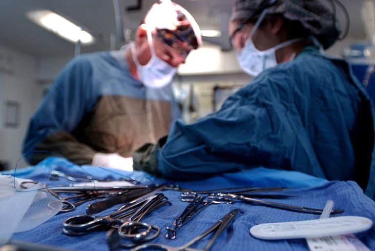 Chirurgie : bonjour la colle, adieu les points
