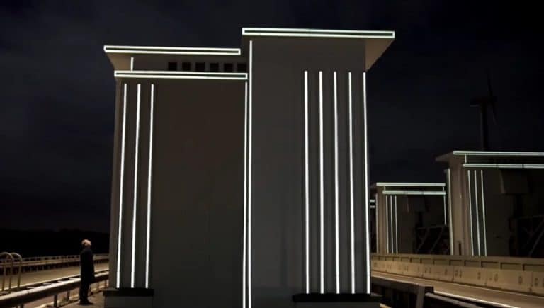 Des installations artistiques durables illuminent la digue néerlandaise historique