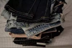 Fabrication de jeans : la finition laser pour réduire les déchets chimiques jeans