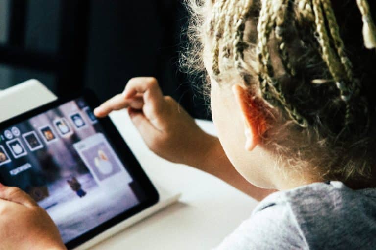 Aider les enfants à se relaxer à l’aide d’une plateforme de jeux dédiée