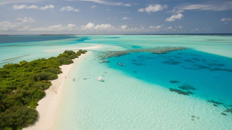Muraka : aux Maldives, les touristes pourront bientôt dormir sous l’eau