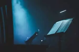 Un orchestre de robots jouent de véritables instruments orchestre