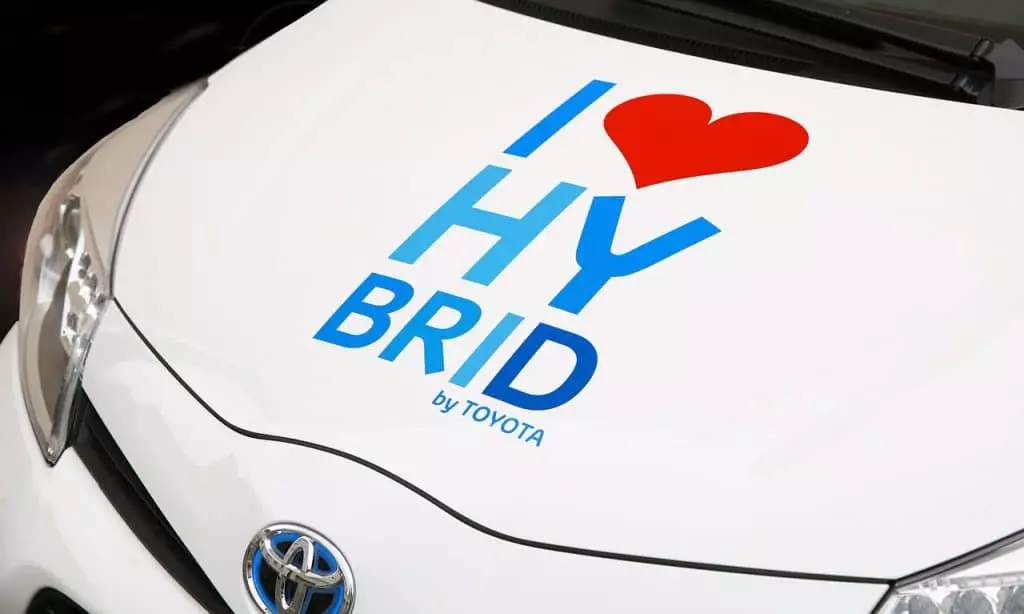 Trois raisons de louer une voiture hybride en voyage