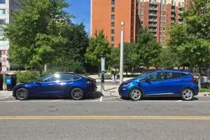 GM investit massivement dans une usine de véhicules électriques