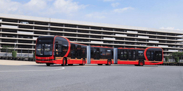 Le chinois BYD dévoile le K12A, un bus électrique de 27 mètres de long !