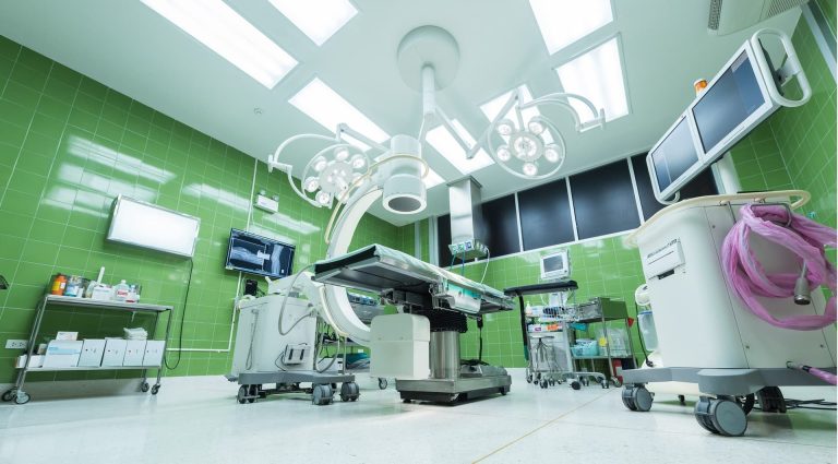 Médecine : première greffe d&rsquo;utérus réussie en France