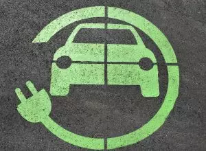 Une nouvelle borne de recharge discrète pour voiture électrique