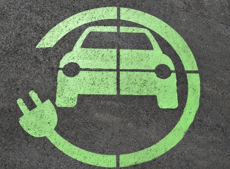 Une nouvelle borne de recharge discrète pour voiture électrique