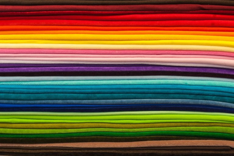 Vienna Textile Lab teint les tissus avec des bactéries