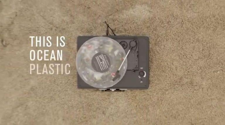 Un label de musique lance un vinyle en plastique recyclé