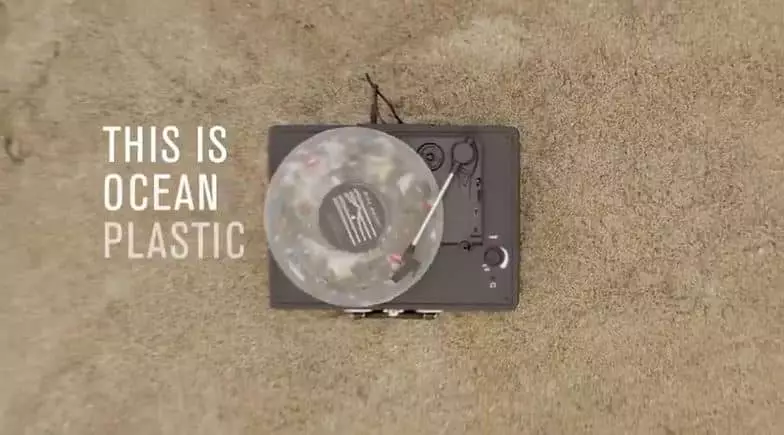 Un label de musique lance un vinyle en plastique recyclé