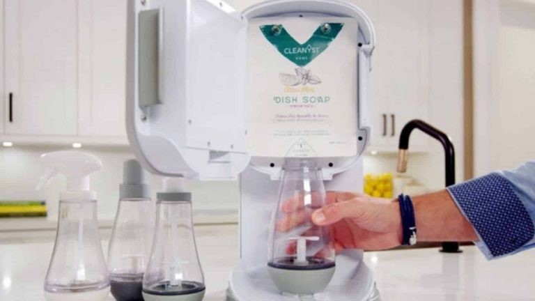 Cette machine élimine les déchets plastiques pour créer des cosmétiques