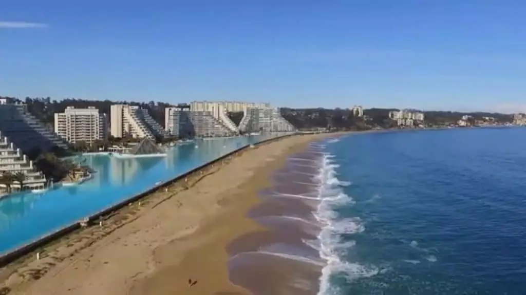 La plus grande piscine du monde se trouve au Chili