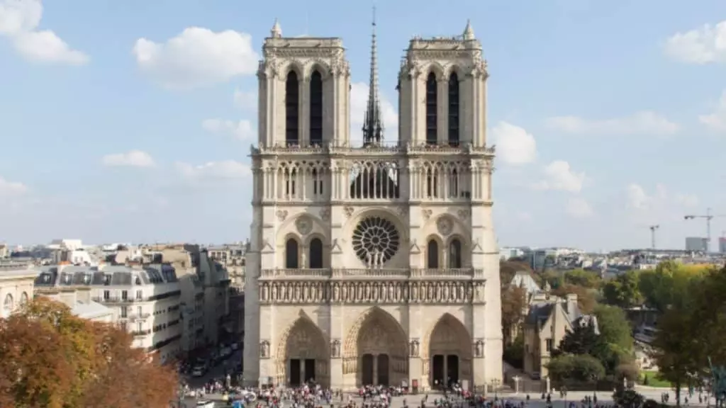 Visite virtuelle au cœur de Notre-Dame de Paris après son incendie