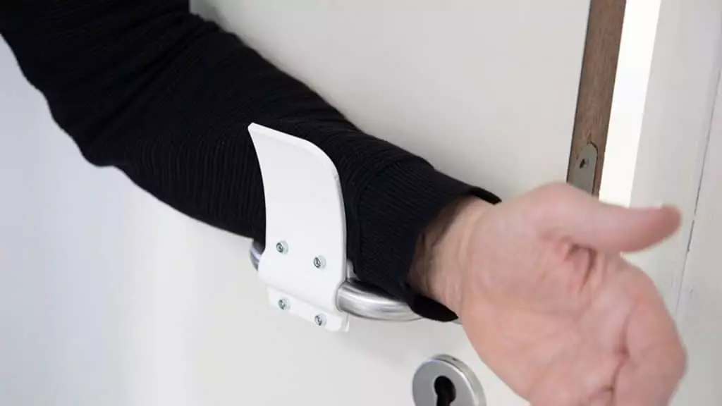 Un nouveau moyen d'ouvrir les portes sans toucher les poignées