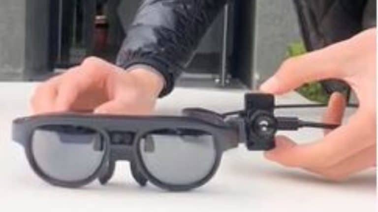 Ces lunettes connectées prennent la température de 100 personnes par minute
