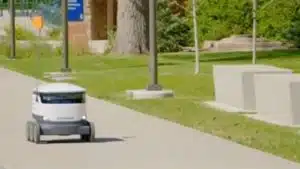 Ces robots livreurs prennent tout leur sens avec l’épidémie de Covid-19 Ces robots livreurs prennent tout leur sens avec l'épidémie de Covid-19