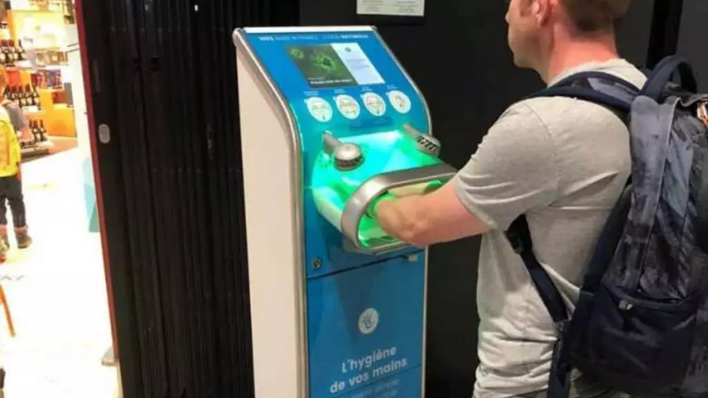 Cette machine permet de désinfecter les mains en 7 secondes