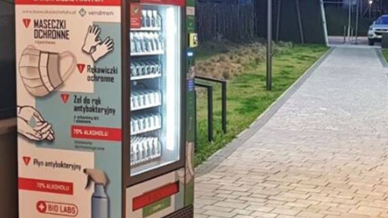 La Pologne et l&rsquo;Autriche installent des distributeurs de masques…