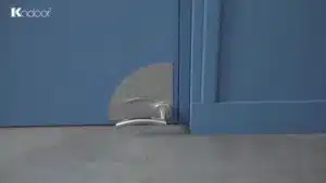 Cette poignée de porte s'ouvre avec le pied