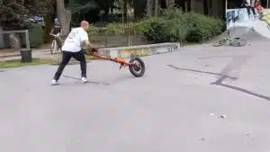 faire du vélo et du roller en même temps _ C'est possible !