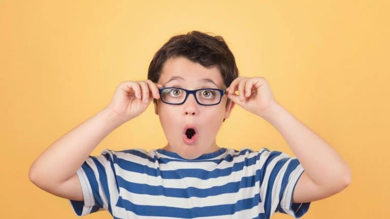 Des lunettes intelligentes capables de prévenir la myopie