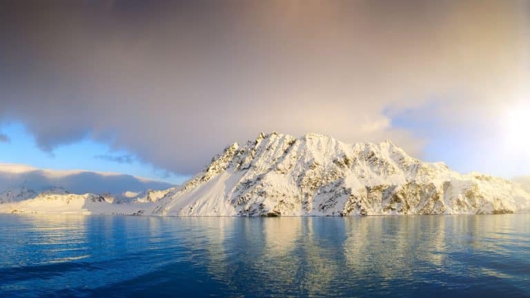 Ce navire vertical va survoler le cercle polaire