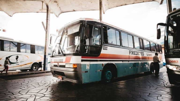 Un bus équipé de vélos d&rsquo;appartement
