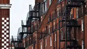 Les briques percées sont maintenant obligatoires dans certaines villes britanniques Les briques percées sont maintenant obligatoires dans certaines villes britanniques