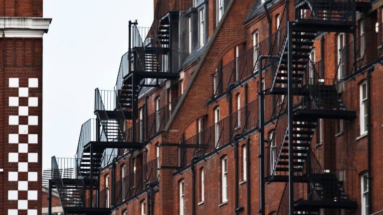 Les briques percées sont maintenant obligatoires dans certaines villes britanniques
