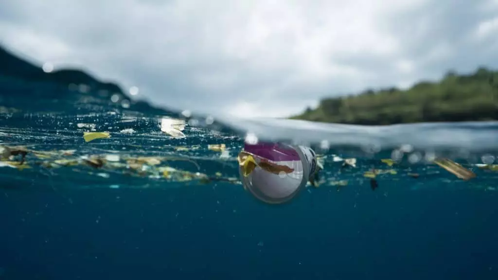 Ce robot solaire éradique les déchets dans les océans