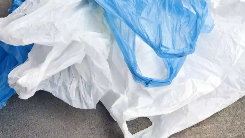 Cet appareil transforme le plastique en pétrole brut