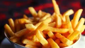 Ce petit robot cuit les frites à la perfection ! Ce petit robot cuit les frites à la perfection