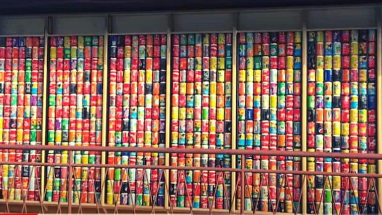 Un mur de canettes pour chauffer sa maison