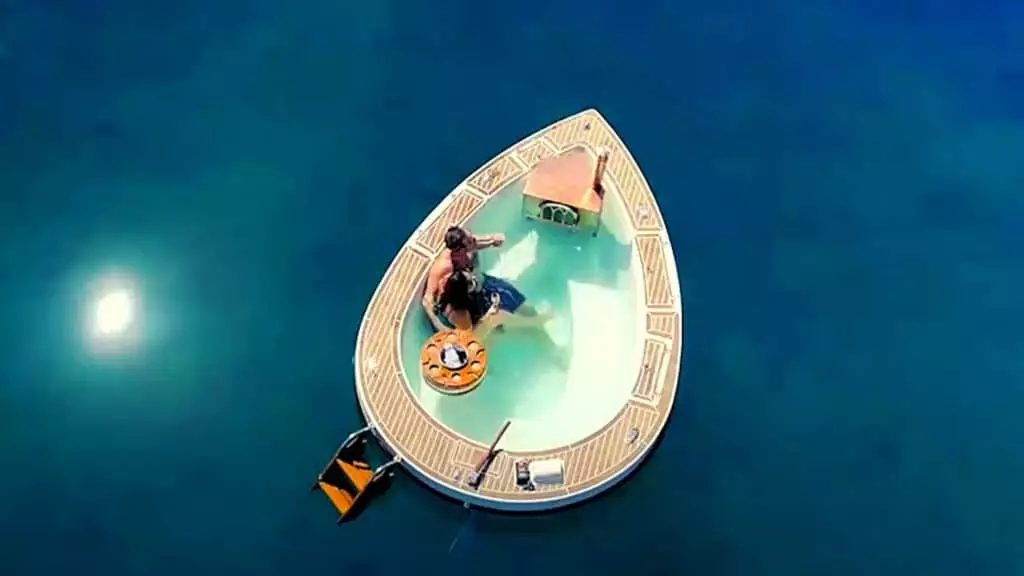 Un bateau jacuzzi électrique Un bateau jacuzzi électrique