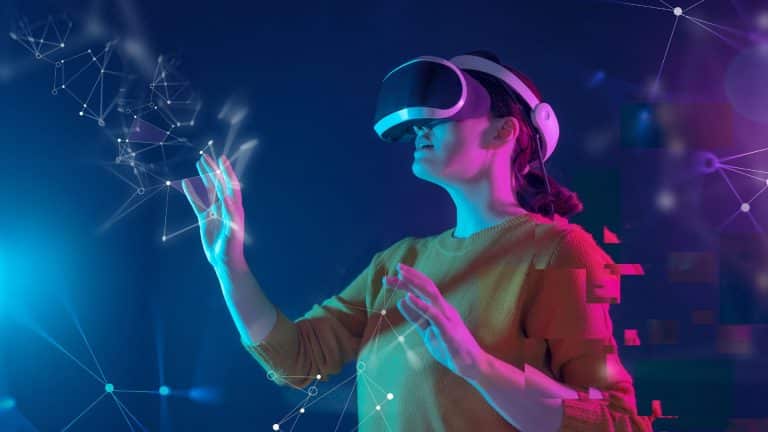 Ces lunettes montrent le contenu sur un écran virtuel géant