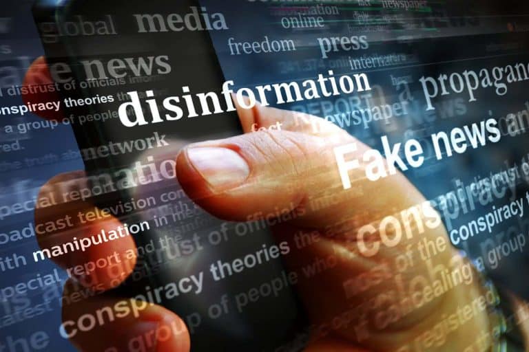 Comment les chatbots réussissent à semer le doute chez les théoriciens du complot : une révolution dans le débat en ligne