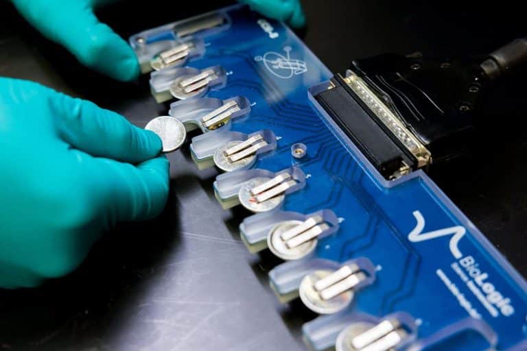 L&rsquo;IA révolutionne l&rsquo;industrie des batteries : un design innovant réduisant l’utilisation de lithium de 70% !